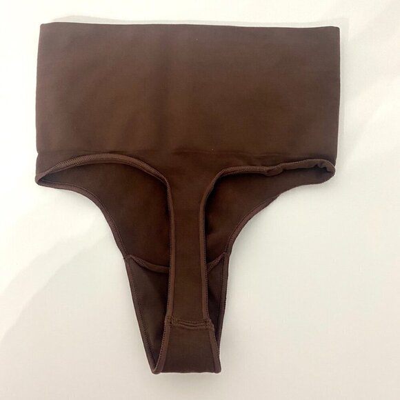 Skims Core Control Seamless Mid Waist Shapewear Thong in Brown, Size S/M - Picture 3 of 6